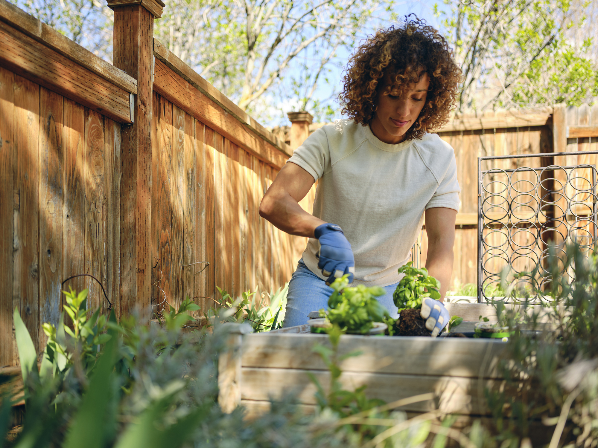 woman-gardening