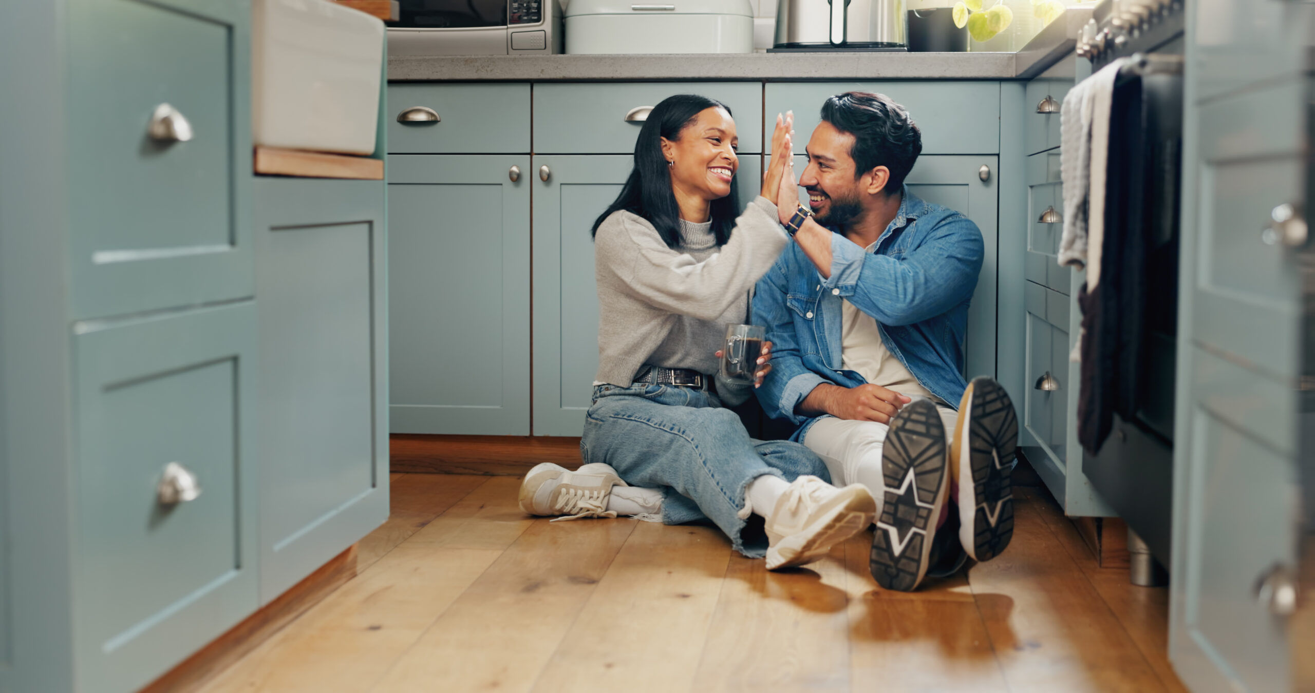 couple-communicating-well-with-positive-reinforcement-by-giving-high-fives