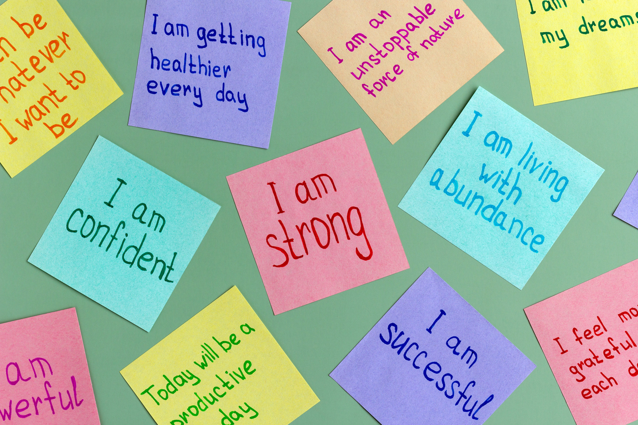 sticky-notes-with-positive-affirmations-on-wall